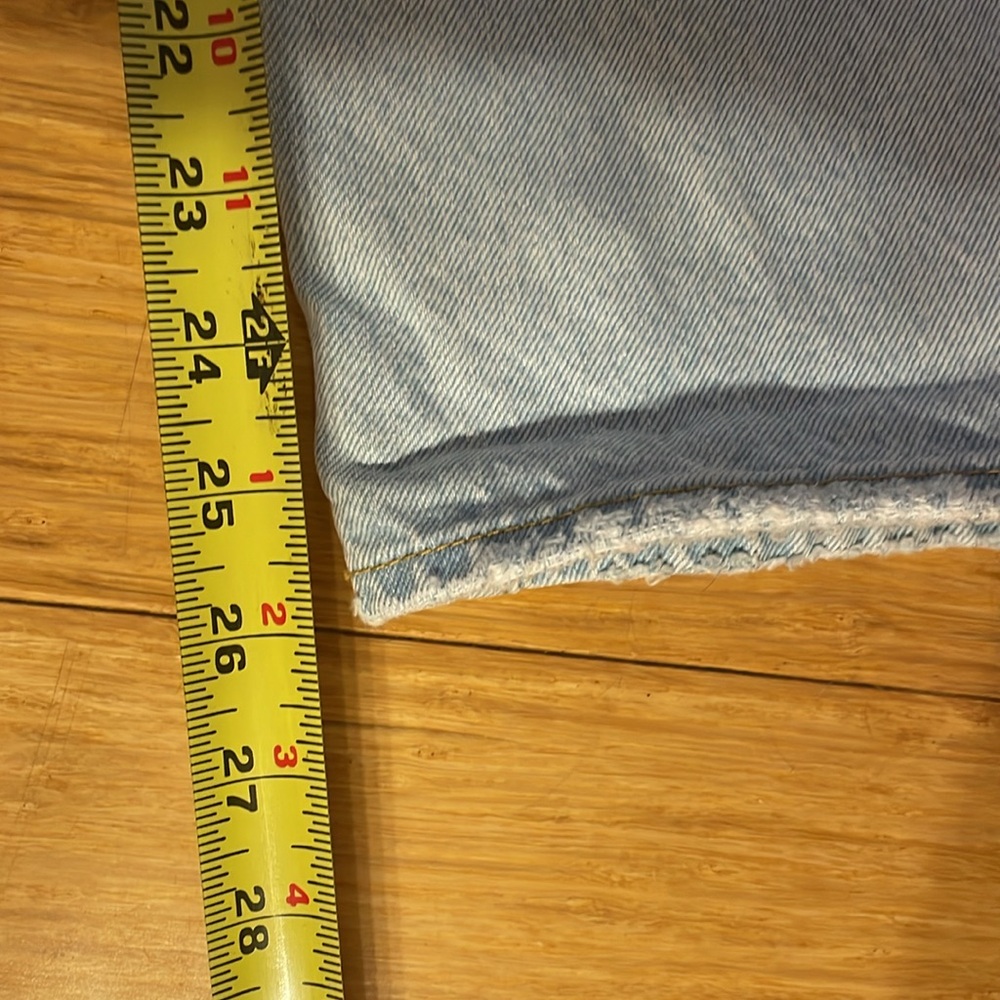 Levis - Picture 3 of 5